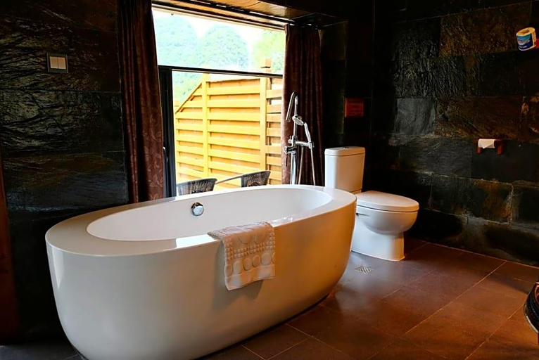 Bathroom 5, Yangshuo Moondance Hotel, Guilin