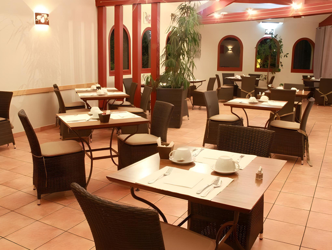 Public Area 1, Logis Hotel Restaurant Uzes Pont du Gard, Gard