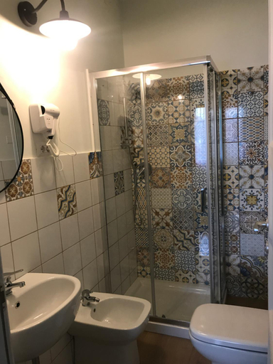 Bathroom 3, Regina di Cuori Rooms, Fermo
