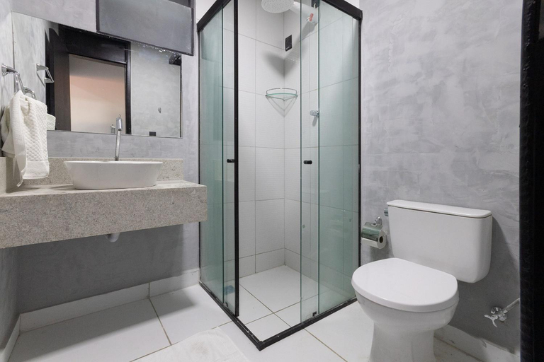 Bathroom 2, City Studios Housi Natal by Carpediem, Natal