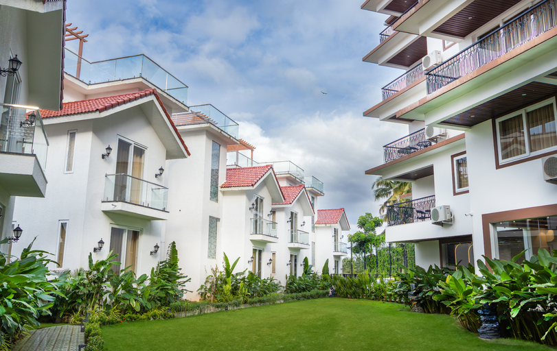 Exterior & Views