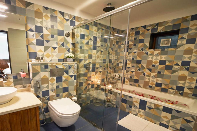 Bathroom 3, Bollywood Sea Queen, South Goa