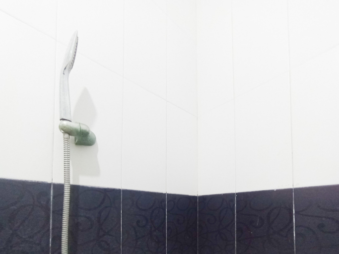 Bathroom 3, Rosa Pavilion Syariah near UMM RedPartner, Malang