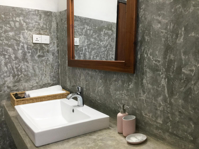 Bathroom 5, Hanthana House, K.F.G. & G. Korale