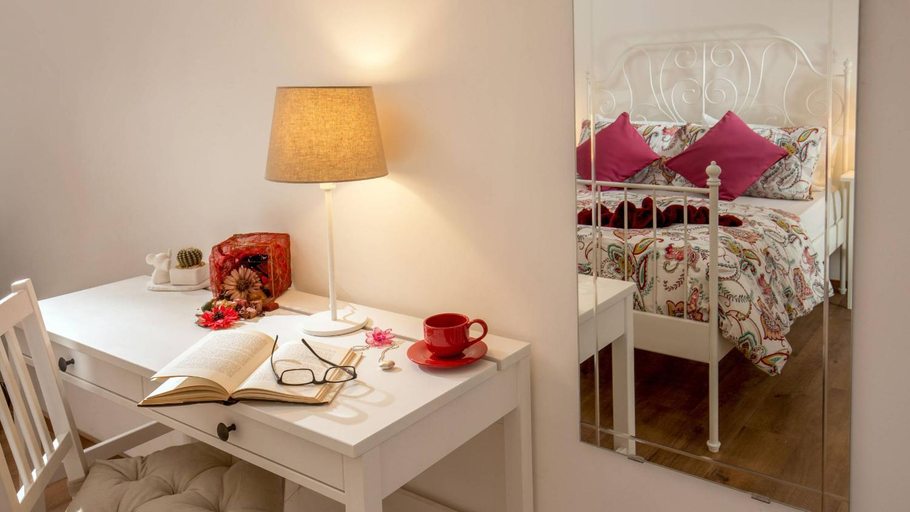 Bedroom 2, Sweet home Piramide ROOMS, Roma