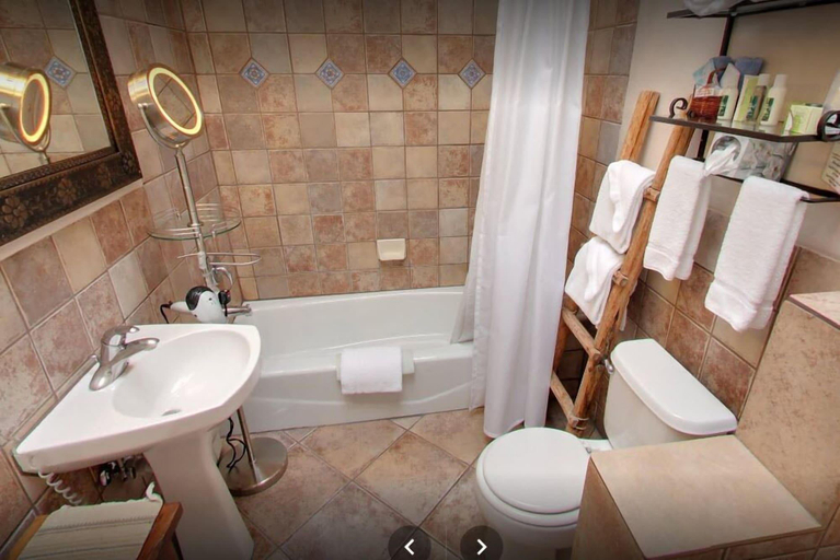 Bathroom 4, la Fonda de Taos, Taos
