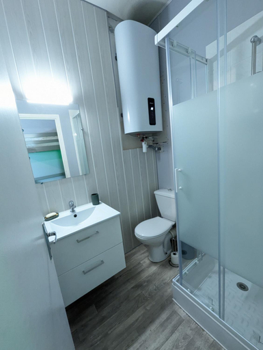 Bathroom 4, Grands Studios Maillochon acces Gare de Poitiers et Centre ville a Pieds, Vienne