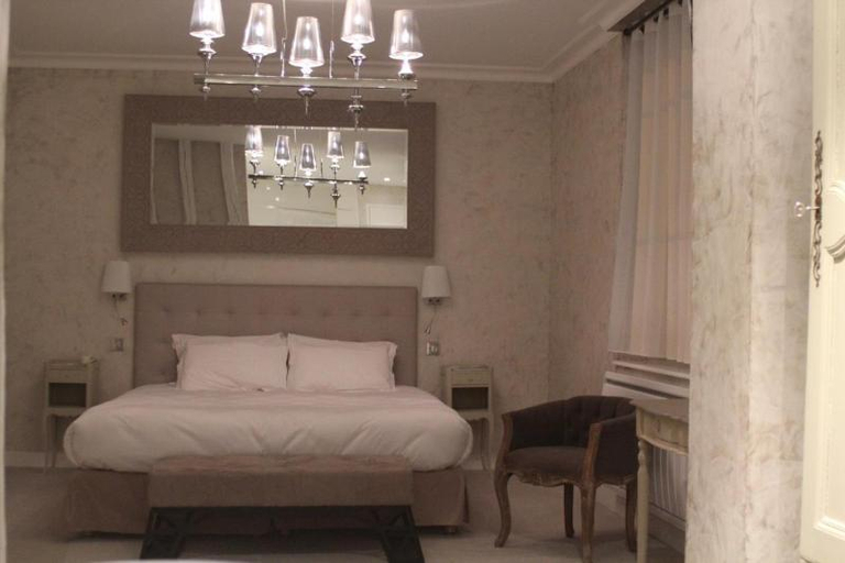 Bedroom 3, Logis Hotels Restaurant Les 3 Rois, Indre