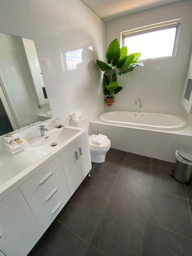 Bathroom 4, 30 Arundel Accommodation, Fremantle
