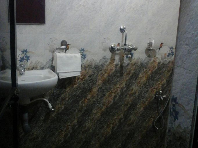 Bathroom 5, Hotel Leela Inn, North Goa