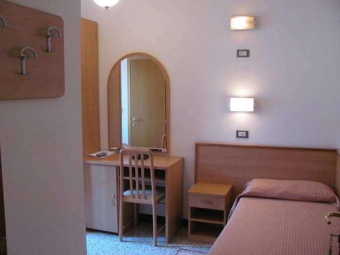 Others 4, Albergo Moretti, Ancona