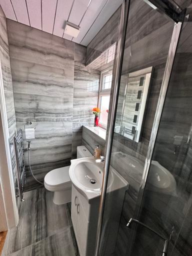 Bathroom 4, Room with Private Shower Facility, London