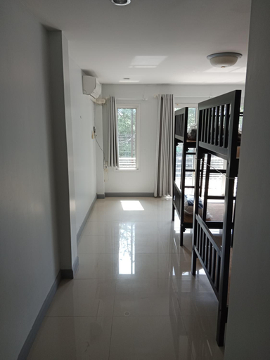 Others 4, ISI Backpackers', Mae Sot
