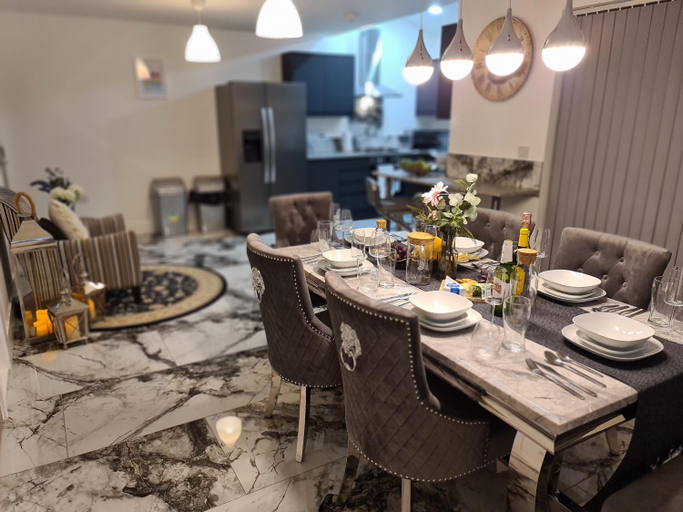 Food & Drinks 3, SAV 5 Bed Luxury House Leicestershire, Leicestershire