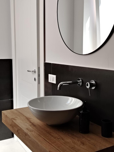 Bathroom 3, Donna Vita, Bari