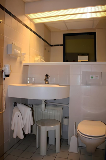 Bathroom 4, Hotel Novalis Dresden, Dresden