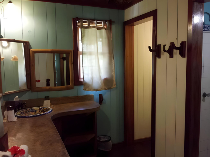 Bathroom 2, Portofino Belize