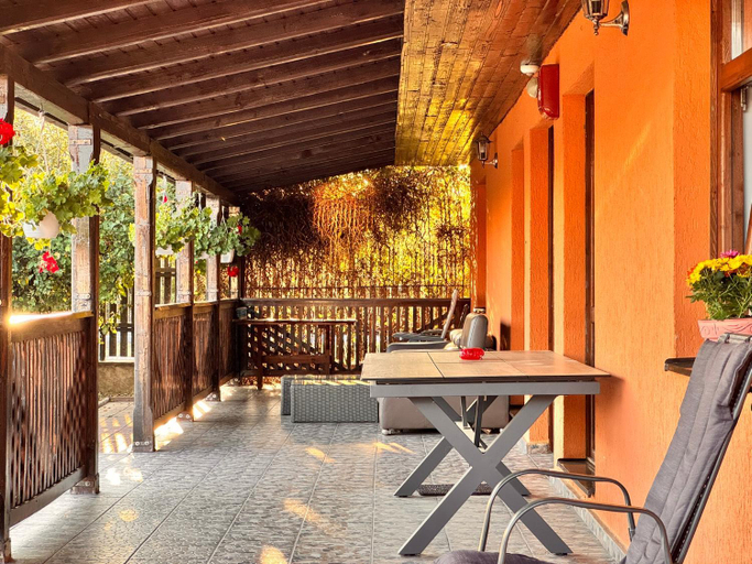Others 3, Casa Maria, Calan