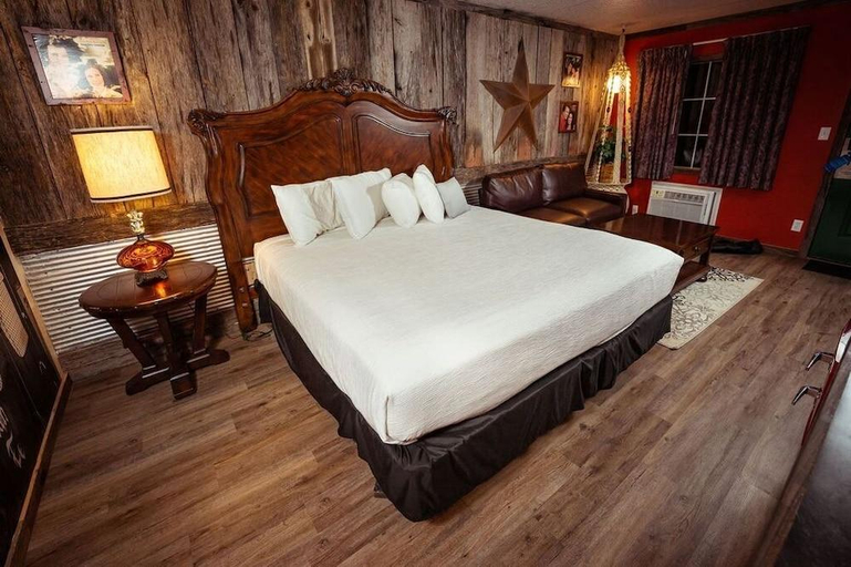 Bedroom 3, Branson King Resort & Suites, Taney