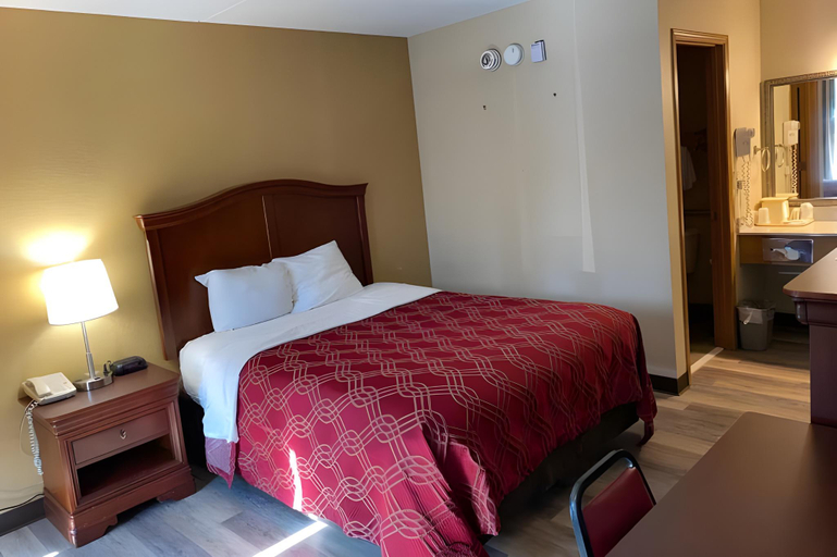 Bedroom 3, Ramada by Wyndham Branson Theatre District, Taney