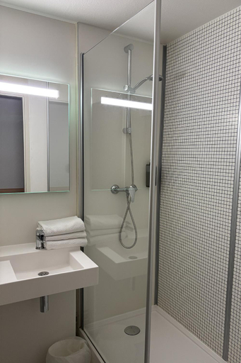 Bathroom, ibis budget Saint Paul Les Dax, Landes