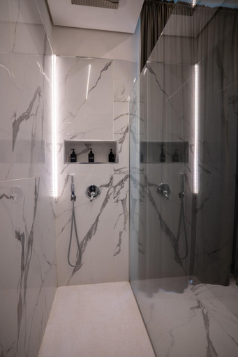 Others 4, Enjoyhousebracciano suite1, Rome