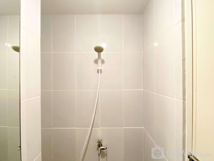 Bathroom 3, Good Studio at Tokyo Riverside PIK 2 By Travelio, Tangerang