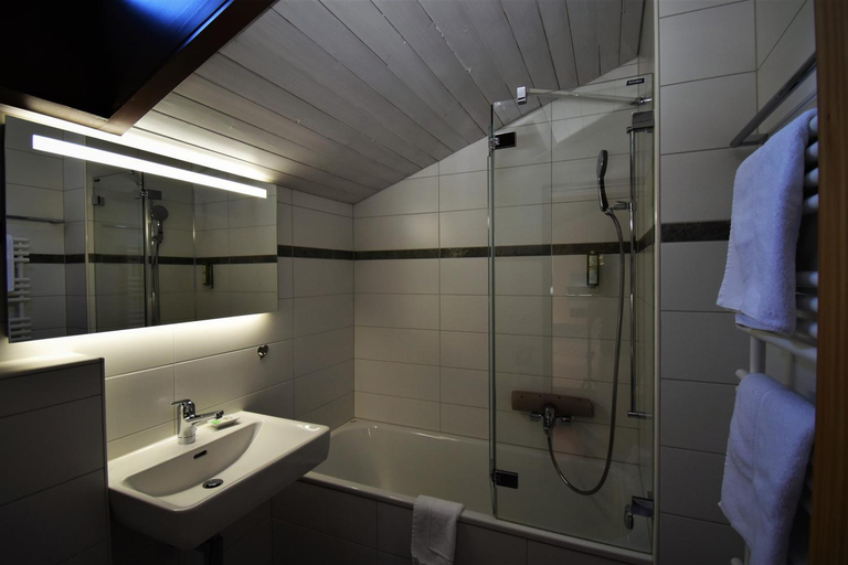 Bathroom 3, Hotel Cabana, Interlaken