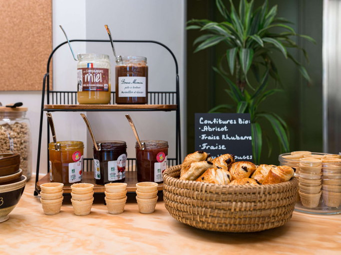 Food & Drinks 5, greet Hotel Prevessin Geneve Airport, Ain