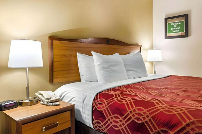Bedroom 2, Ramada by Wyndham Branson Theatre District, Taney