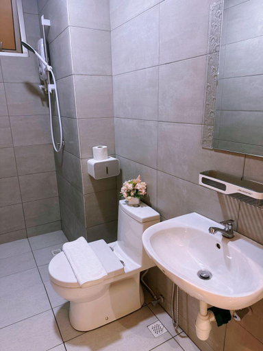 Bathroom 4, Metropol Service Apartment with Attractive View, Central Seberang Perai