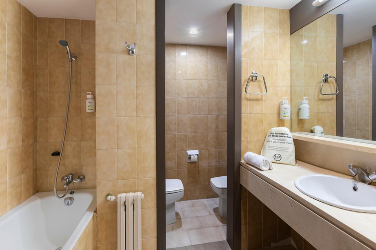 Bathroom 4, Hotel Zaragoza Royal, Zaragoza