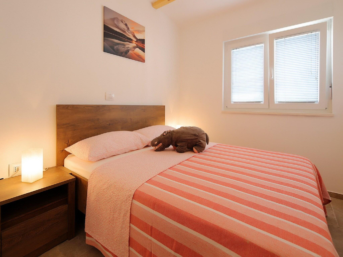 Bedroom 2, Apartment in Silo near Sea Beach, Dobrinj