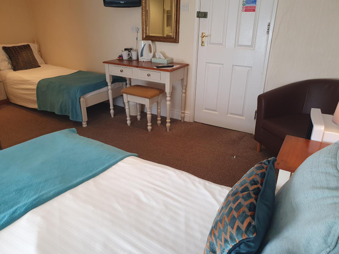 Bedroom 2, The Commercial, Cornwall