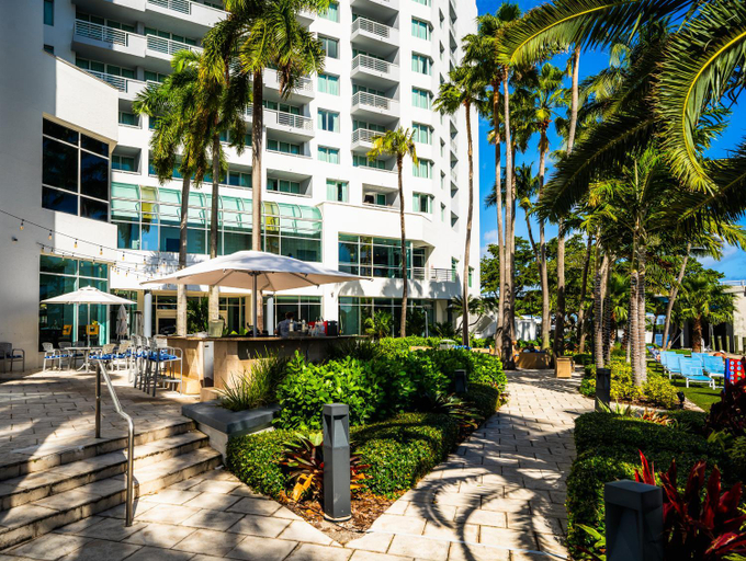 Food & Drinks 2, Waterview Condo- Spacious 2 bedroom - Central - Steps to Beach, Broward