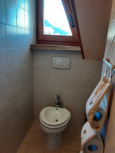 Bathroom 3, LA ROCCA BIANCA, Cuneo