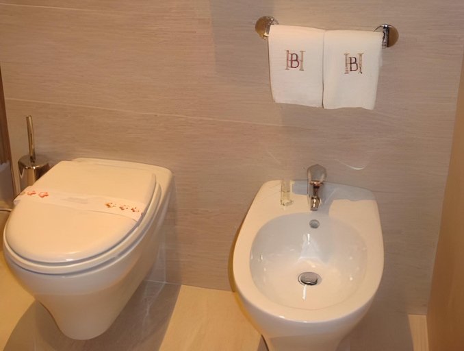 Bathroom 4, Hotel Belforte, Alessandria