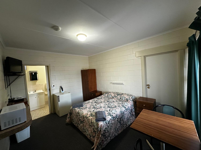 Bedroom 3, Wudinna Gawler Ranges Motel and Caravan Park, Le Hunte