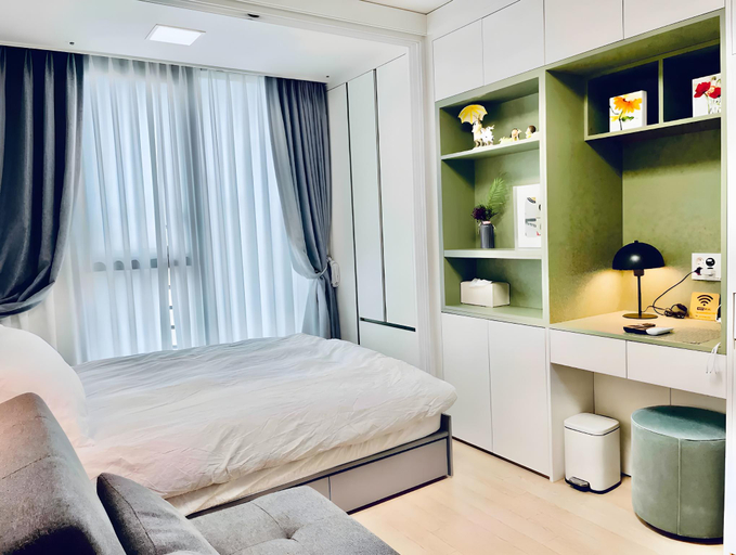 Bedroom 2, THE SHARE 명동 고층view & Free GYM #지하철역 3분 #명동 10분, Jung