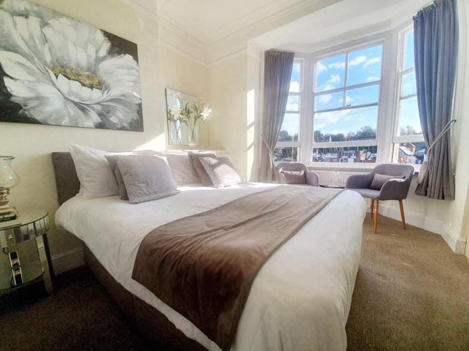 Others 5, The Chatsworth, Dorset