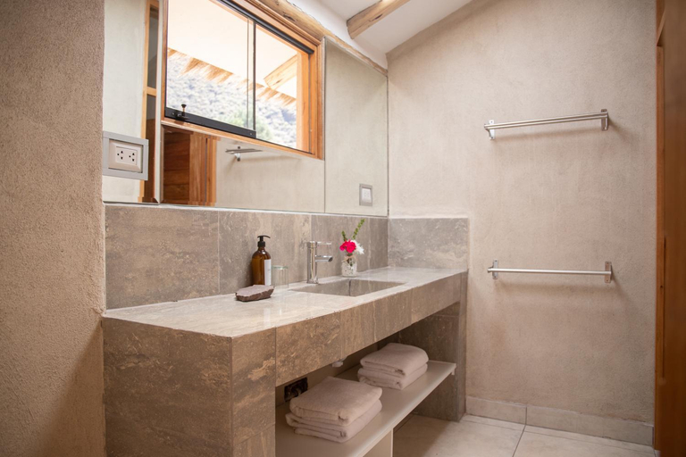Bathroom 4, Arbol de la Vida, Urubamba