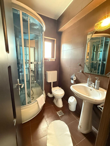 Bathroom 3, Elitegasthaus Moieciu A, Moieciu De Jos