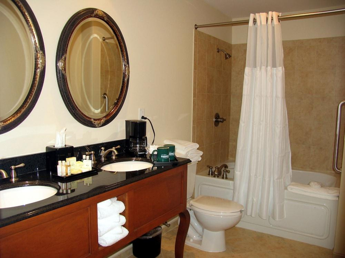 Bathroom, The Mimslyn Inn, Page