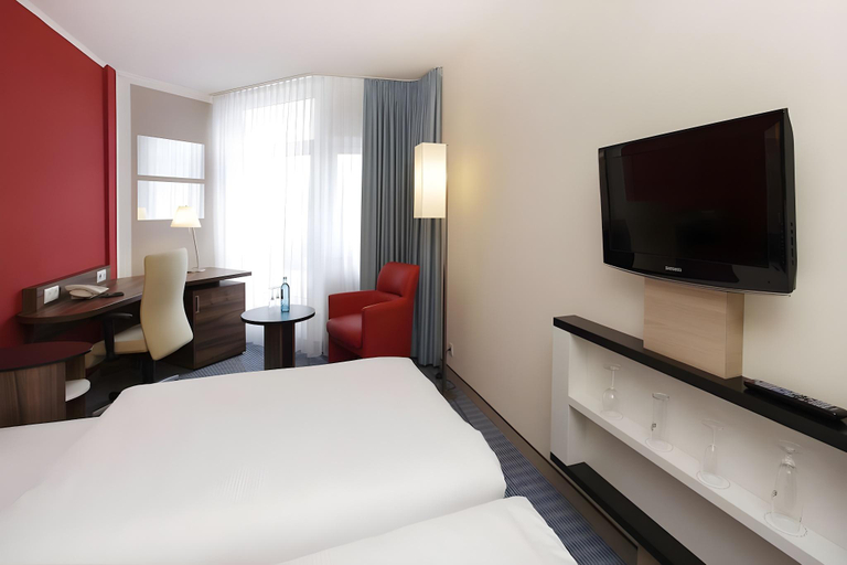 Bedroom 2, H+ Hotel Koln Bruhl by Sunday Hotels, Rhein-Erft-Kreis