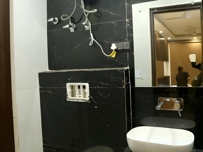 Bathroom, Hotel Sai Palace, Delhi