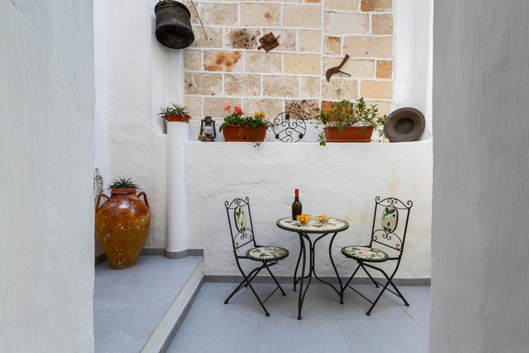 Others 3, B&B Nu Suennu, Taranto