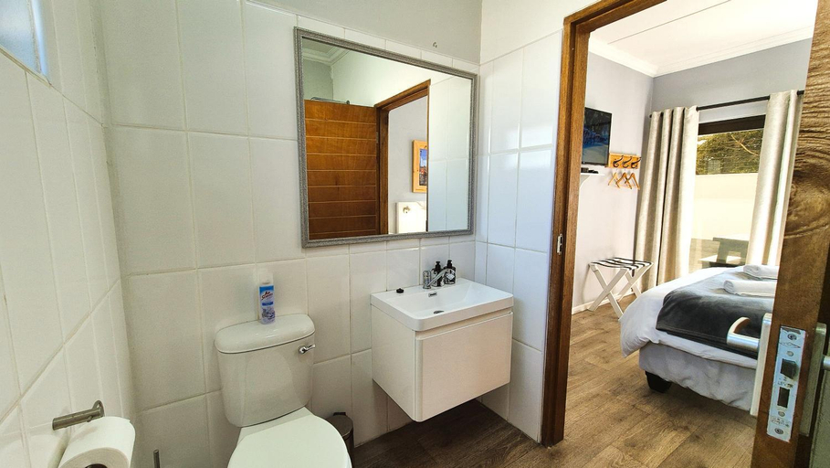 Bathroom 4, Tiende Laan Bed & Breakfast and Self-Catering, Walvisbay Urban
