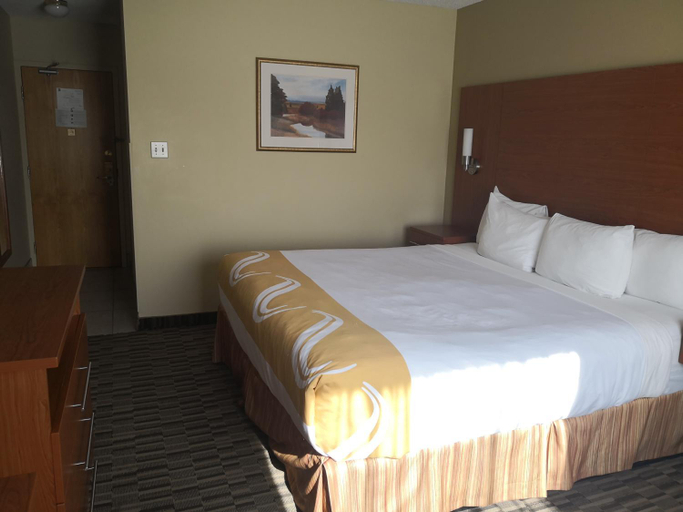 Bedroom 3, Quality Inn & Suites, Prescott and Russell