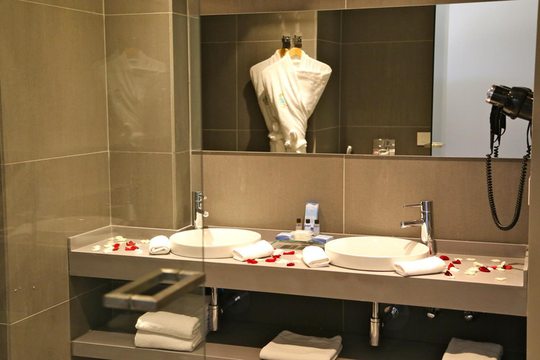 Bathroom 4, Pangea Beach Resort, Chouf