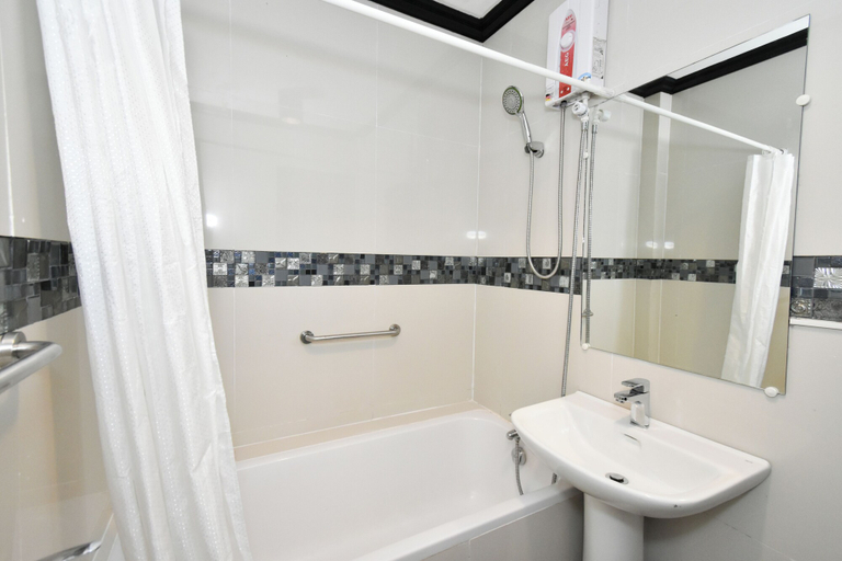 Bathroom 4, Swiftlets Inn, El Nido